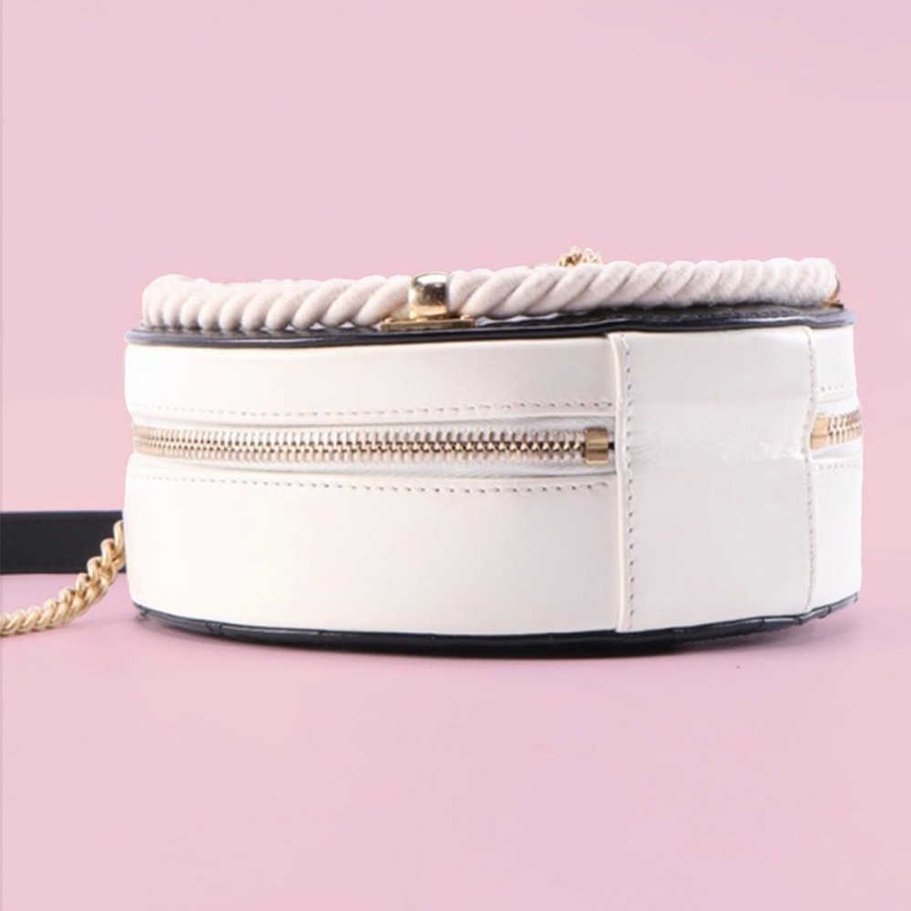 Chanel En Vogue Small Round Bag - Picture 6 of 11